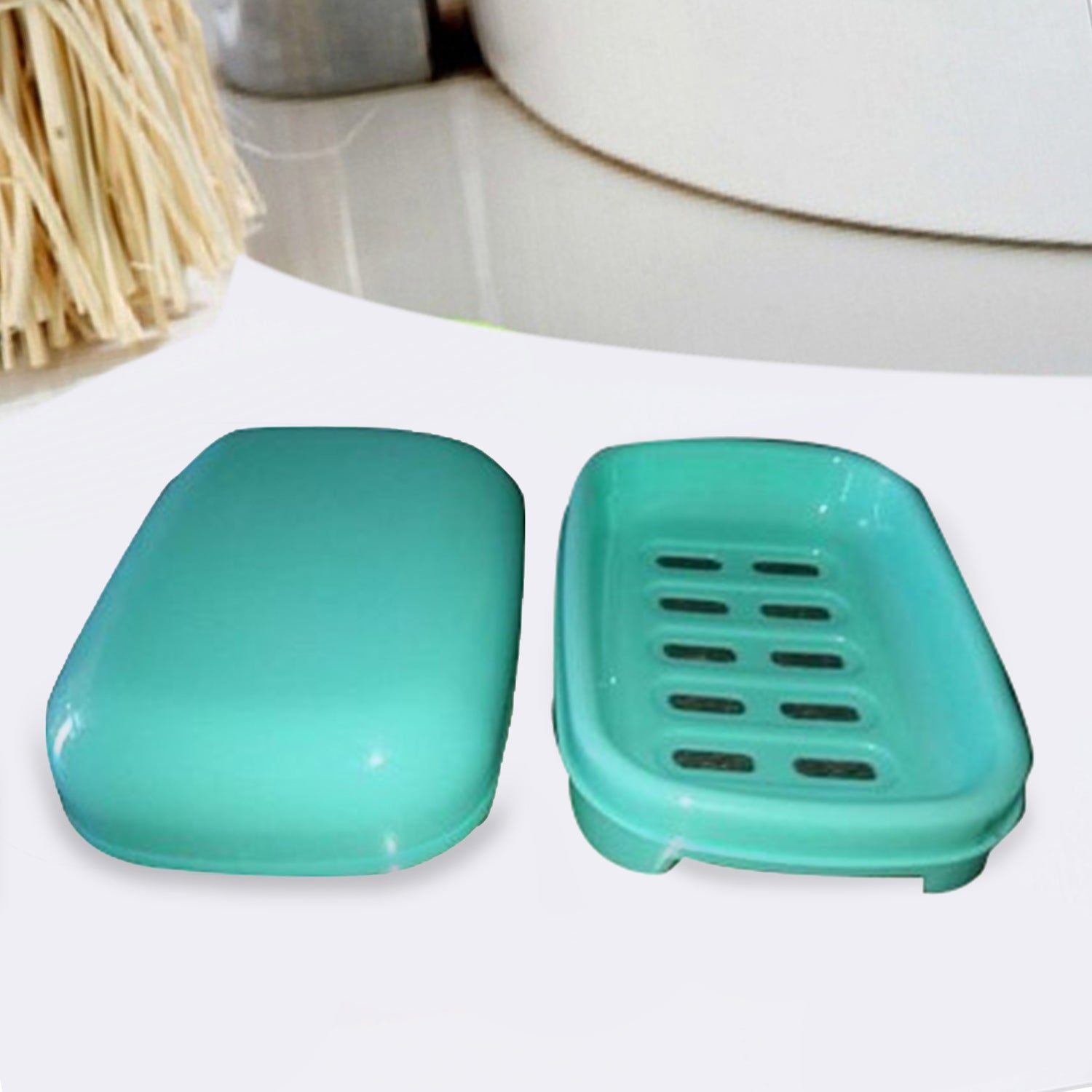Covered soap dish, ideal for keeping soap dry and accessible. Covered soap dish, ideal for keeping soap dry and accessible.